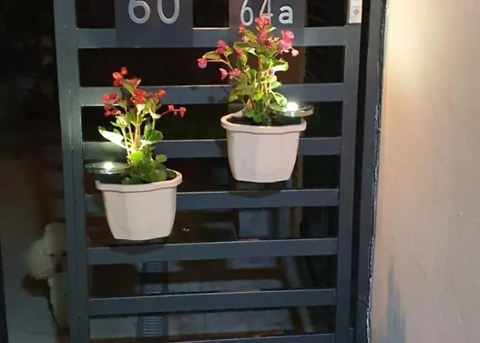 Varos בית הארחה 3*