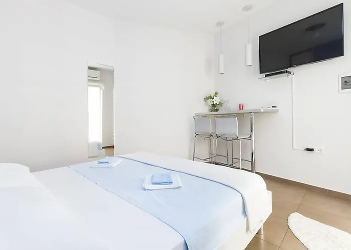 Varos בית הארחה