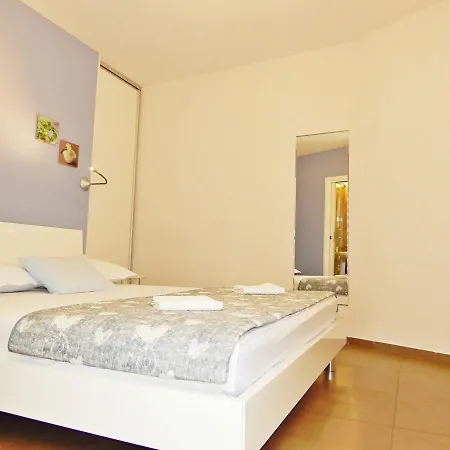 Varos Guest house 3*
